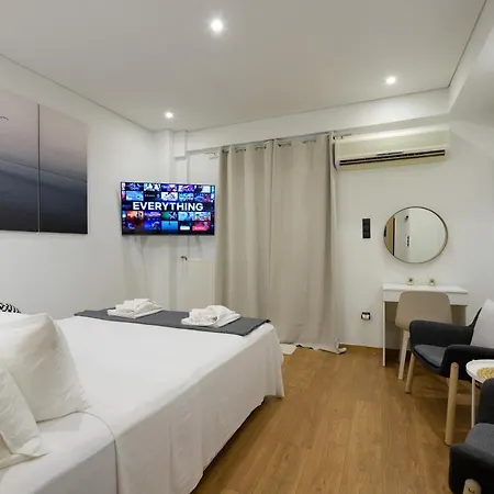 Seaside Serenity: Charming Studio Flat * Athens