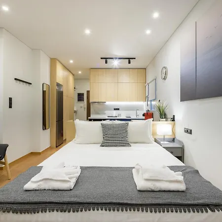 Seaside Serenity: Charming Studio Flat * Athens