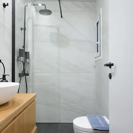 Seaside Serenity: Charming Studio Flat * Athens