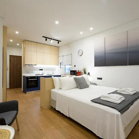 Seaside Serenity: Charming Studio Flat Apartment *
