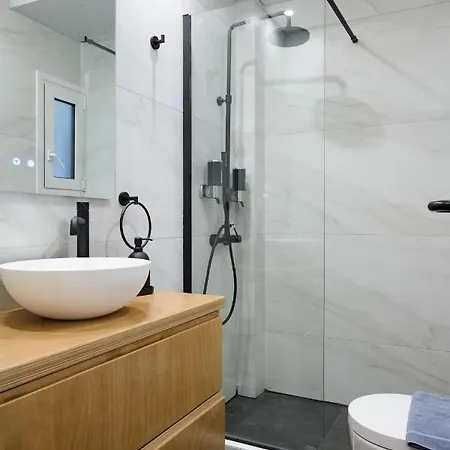 Seaside Serenity: Charming Studio Flat Apartment *